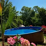 дени Villa *