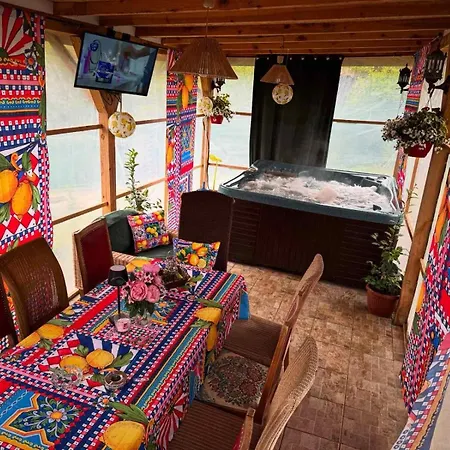 дени Villa *